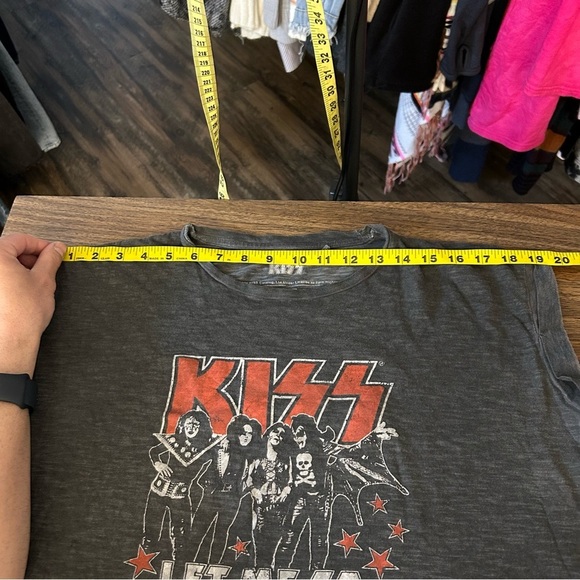 KISS Cropped Gray Graphic T-Shirt M - Picture 6 of 9